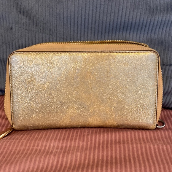 Michael Kors gold wallet - Picture 7 of 7